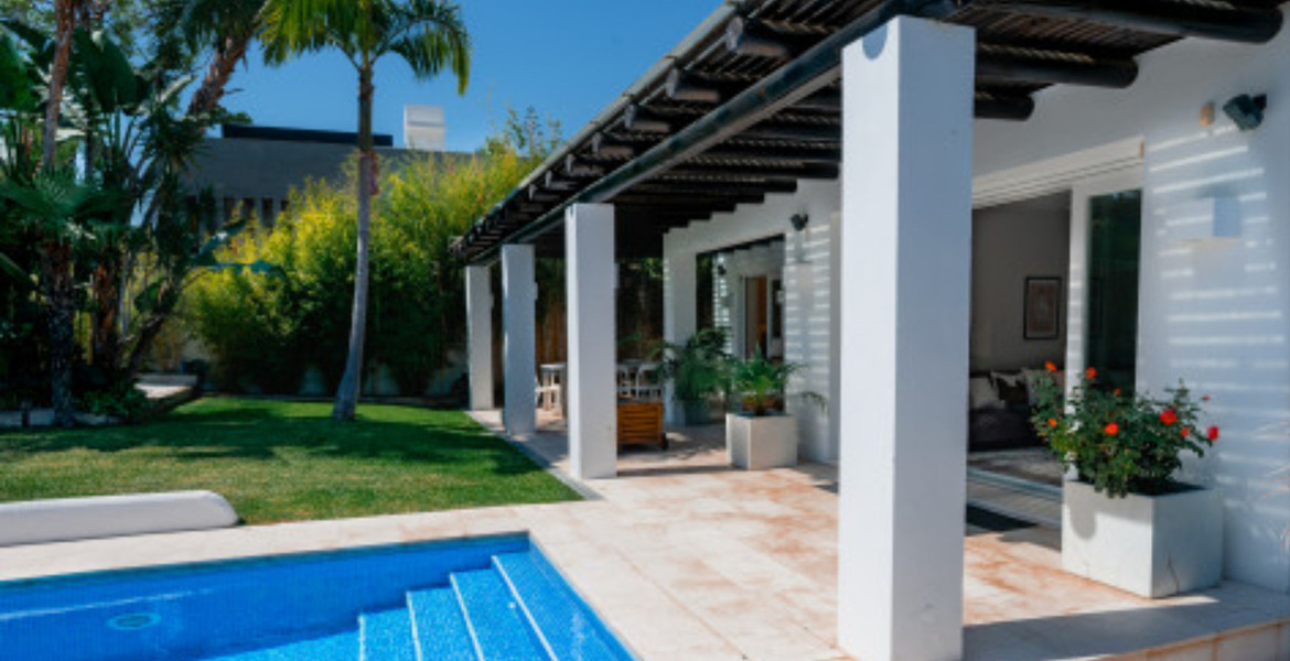 Villa de Lujo en Las Lomas de Nueva Andalucía