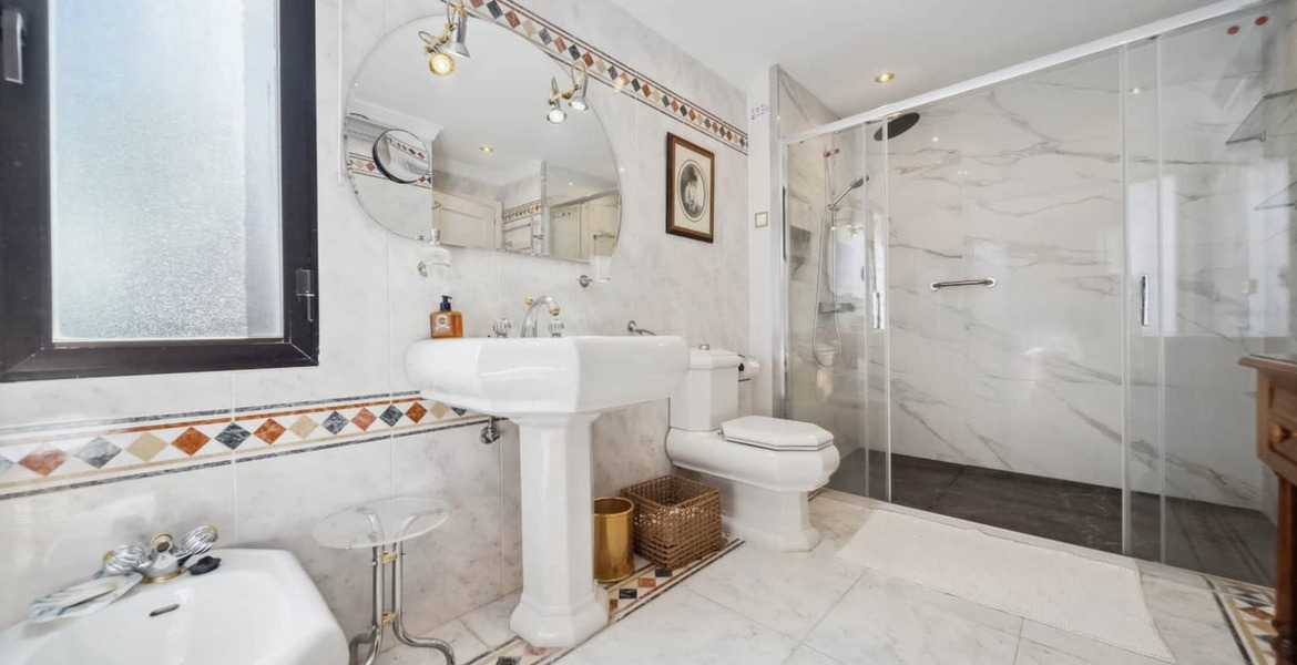 Villa de Lujo en Las Lomas de Nueva Andalucía