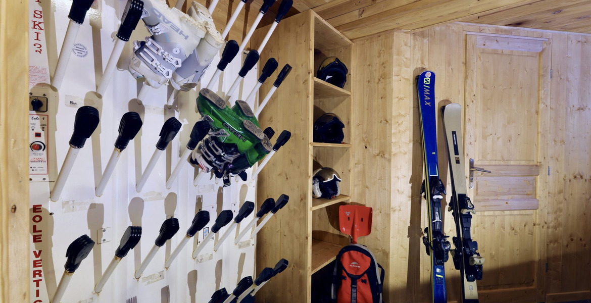 Fully Renovated Luxury Chalet in Courchevel La Tania