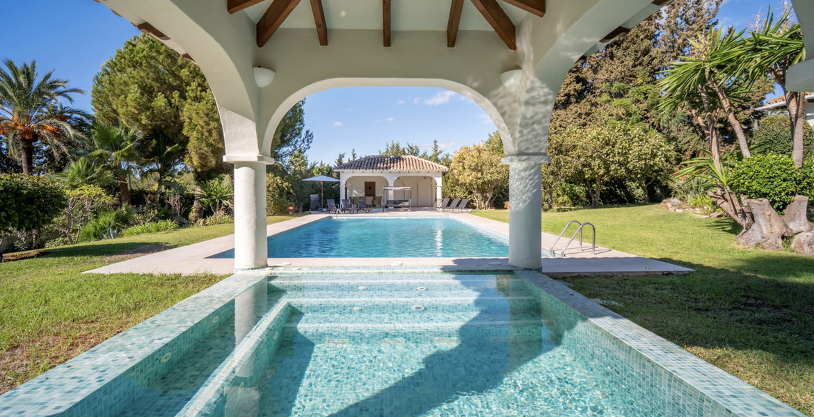 Villa en alquiler en Nagüeles, Marbella, situada en la Milla