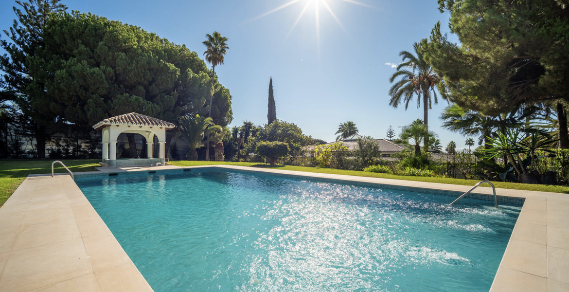 Villa en alquiler en Nagüeles, Marbella, situada en la Milla
