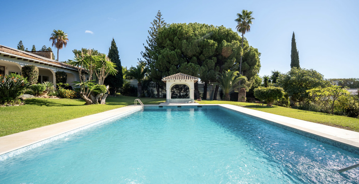 Villa en alquiler en Nagüeles, Marbella, situada en la Milla