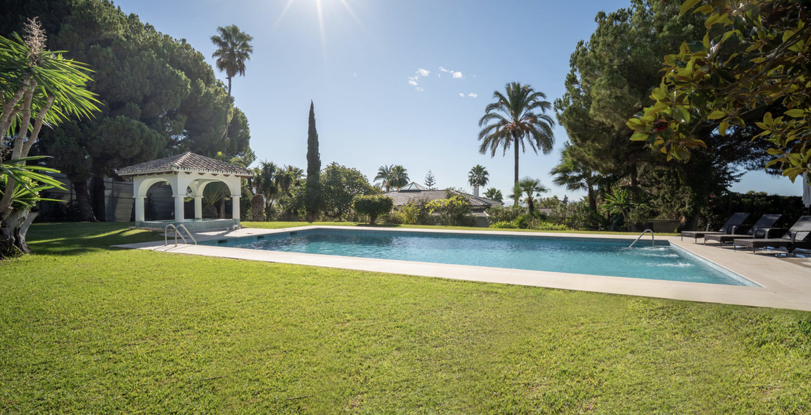 Villa en alquiler en Nagüeles, Marbella, situada en la Milla