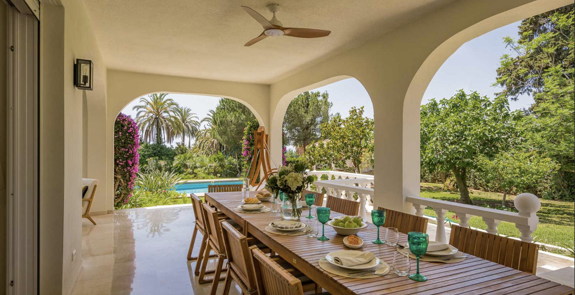 Villa en alquiler en Nagüeles, Marbella, situada en la Milla