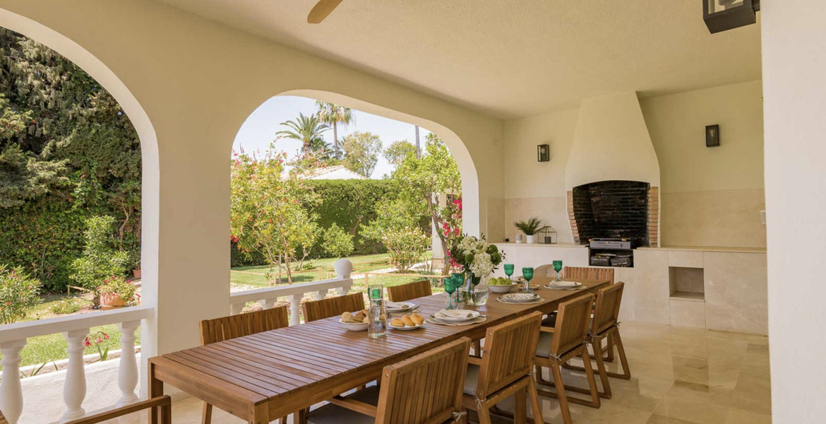 Villa en alquiler en Nagüeles, Marbella, situada en la Milla