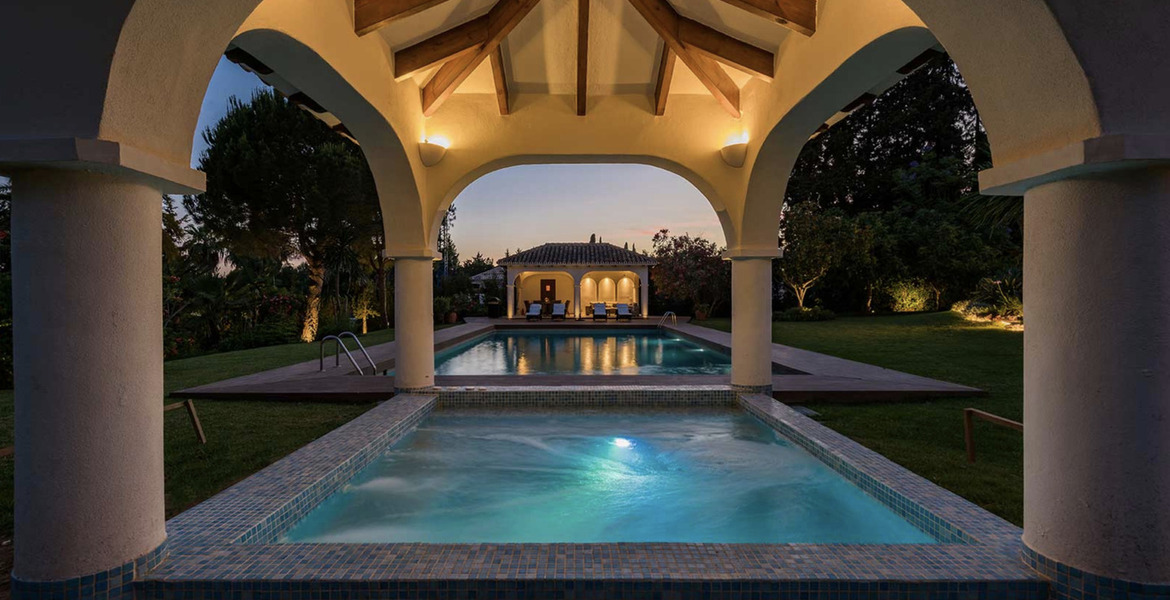 Villa en alquiler en Nagüeles, Marbella, situada en la Milla
