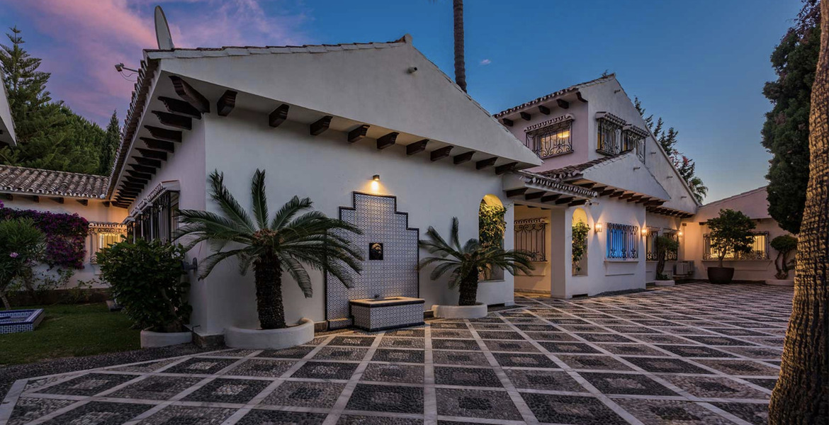 Villa en alquiler en Nagüeles, Marbella, situada en la Milla