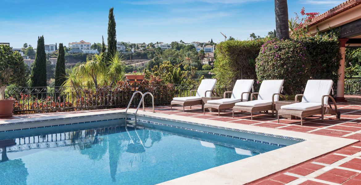 Villa con vistas al mar en alquiler en Estepona 