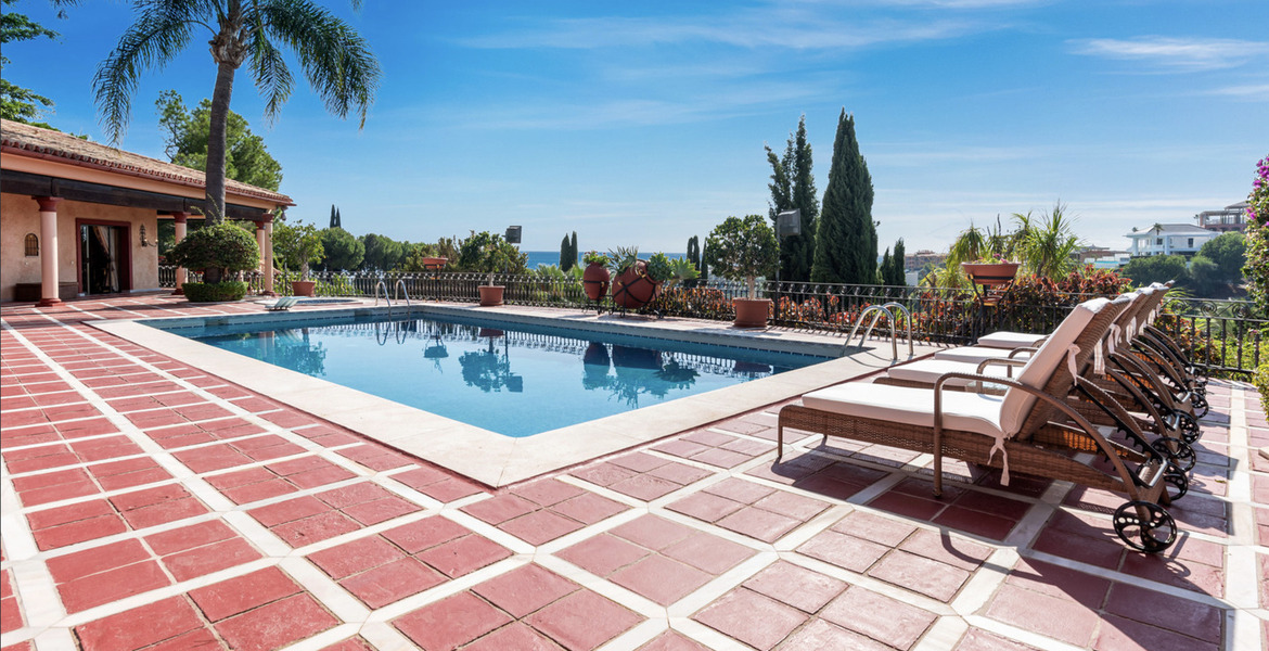 Villa con vistas al mar en alquiler en Estepona 
