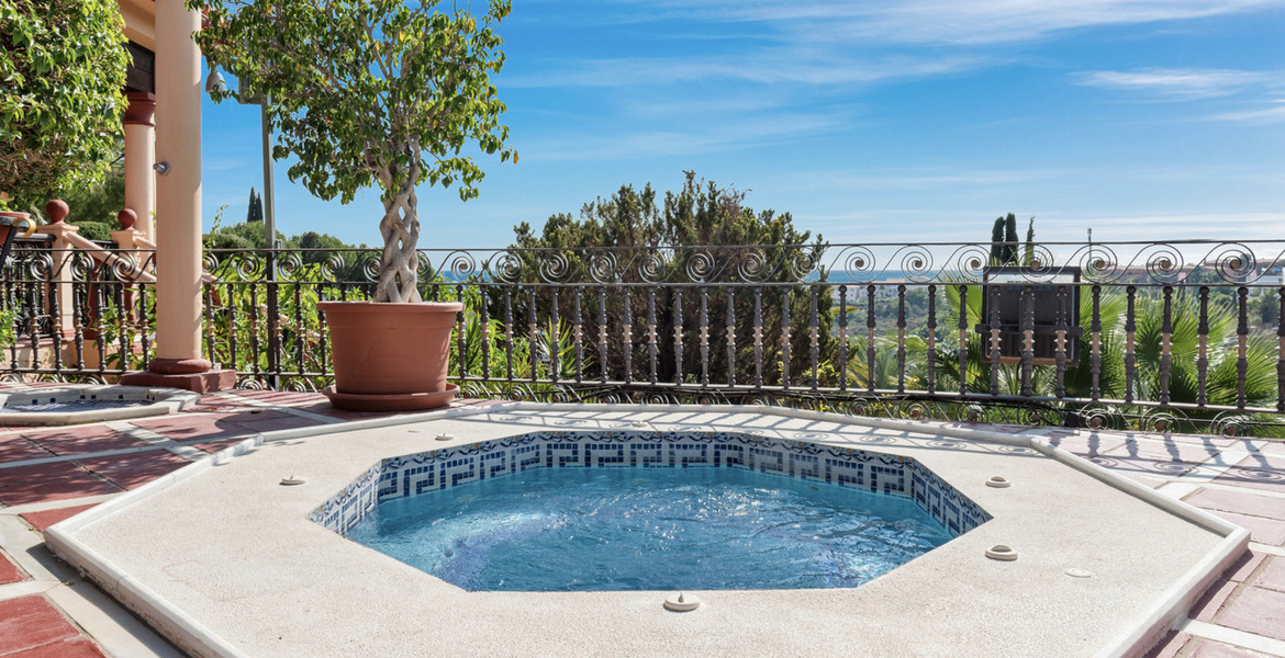 Villa con vistas al mar en alquiler en Estepona 