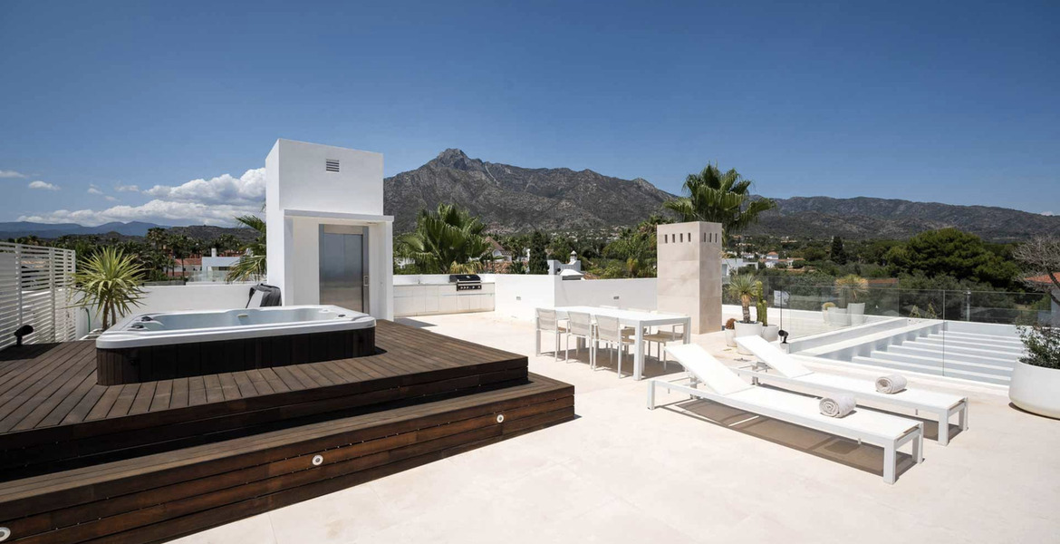 Villa en alquiler en Marbella, Altos Puente Romano