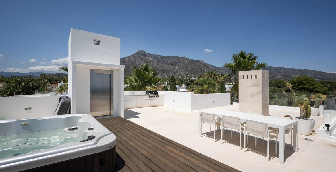 Villa en alquiler en Marbella, Altos Puente Romano
