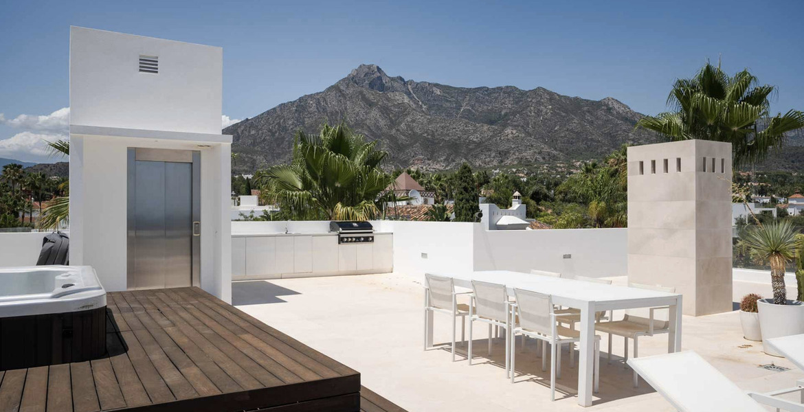 Villa en alquiler en Marbella, Altos Puente Romano