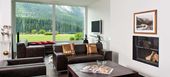 Appartement de style contemporain avec vue sur le lac
