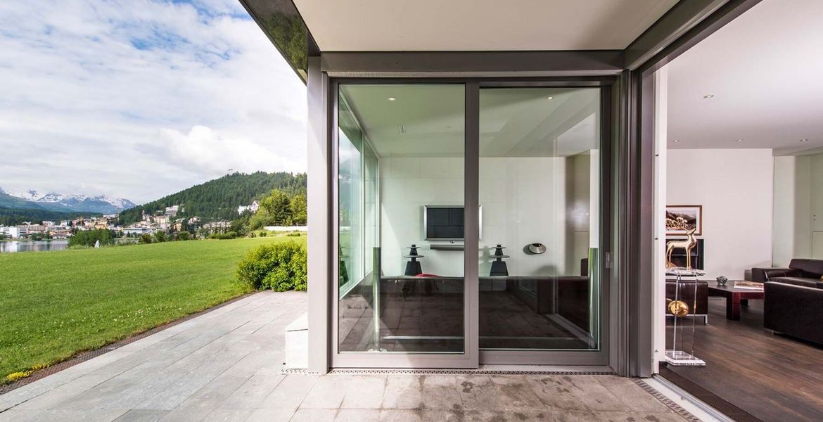 Appartement de style contemporain avec vue sur le lac