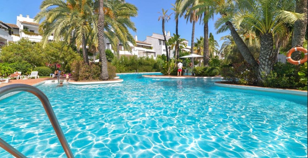 Apartment in Puente Romano