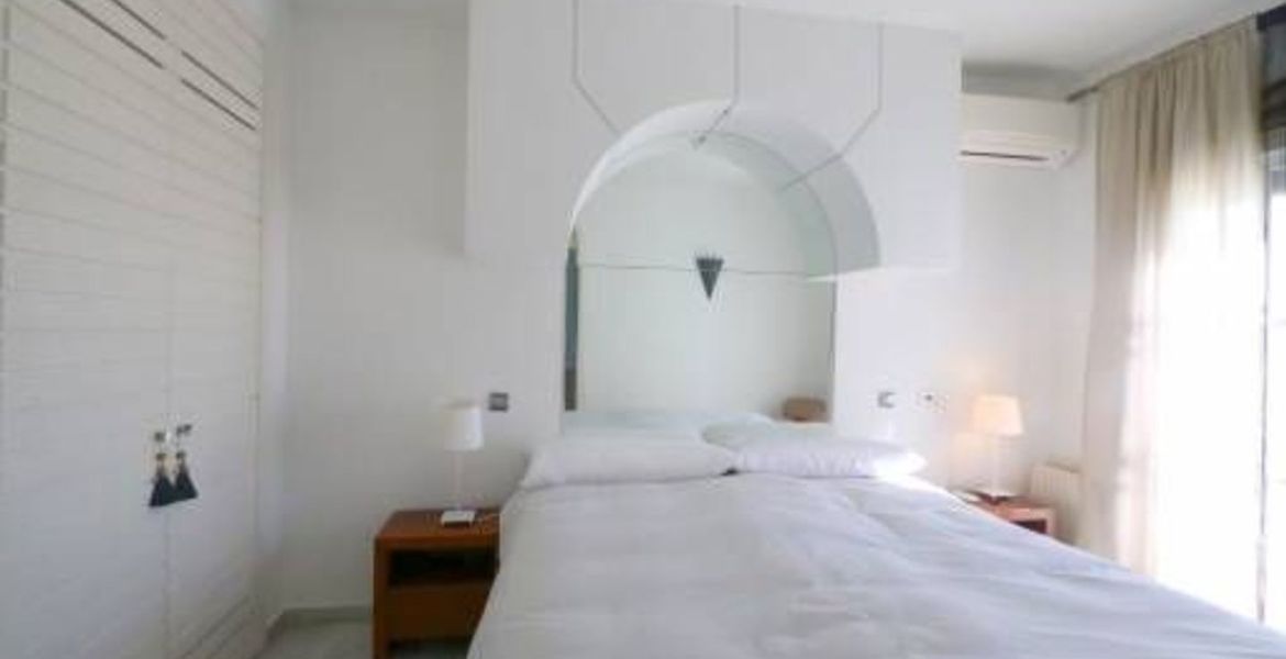 ADOSADO EN LAS LOMAS DE MARBELLA