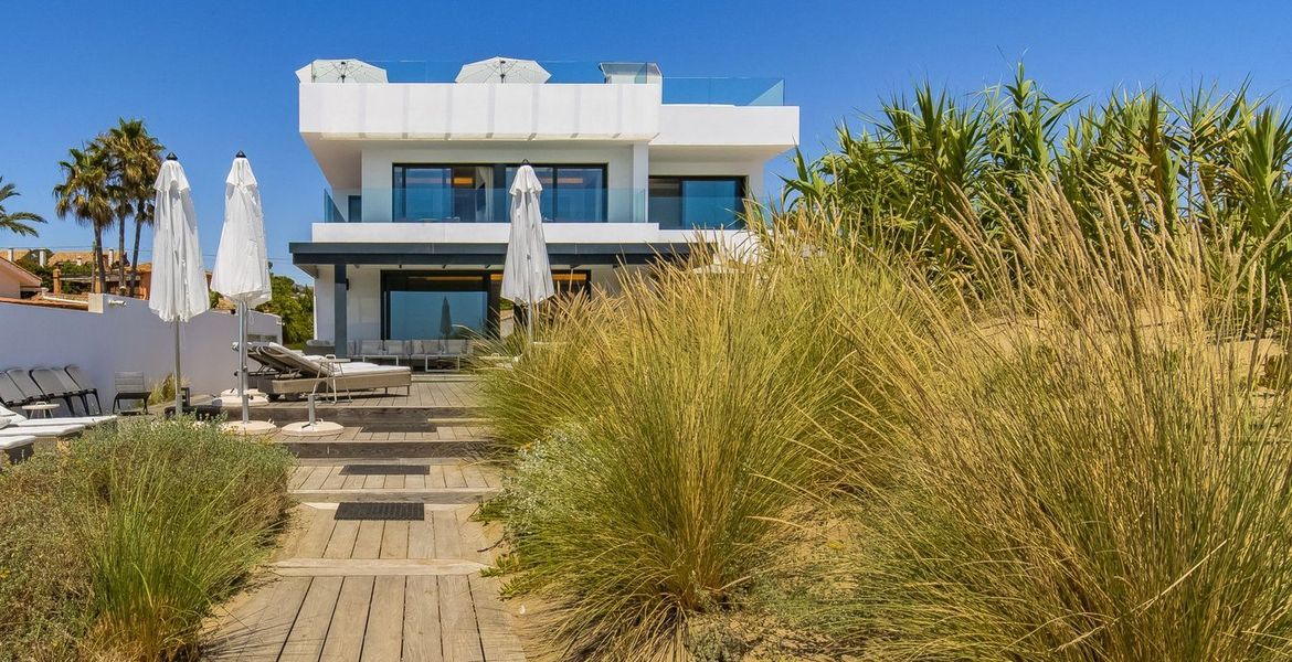 Villa en primera línea de playa en alquiler