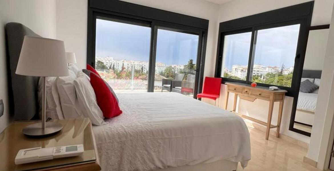 Villa à MARBELLA avec 4 chambres et 4 salles de bain.