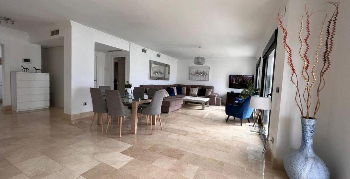 Villa à MARBELLA avec 4 chambres et 4 salles de bain.