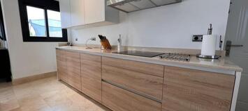 Villa à MARBELLA avec 4 chambres et 4 salles de bain.