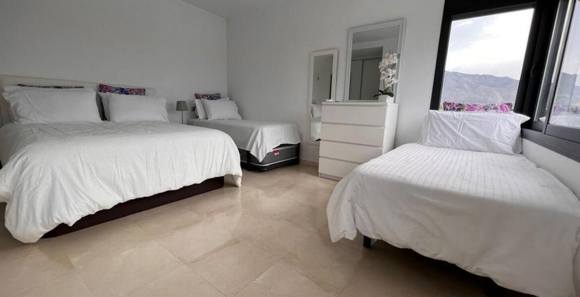 Villa à MARBELLA avec 4 chambres et 4 salles de bain.