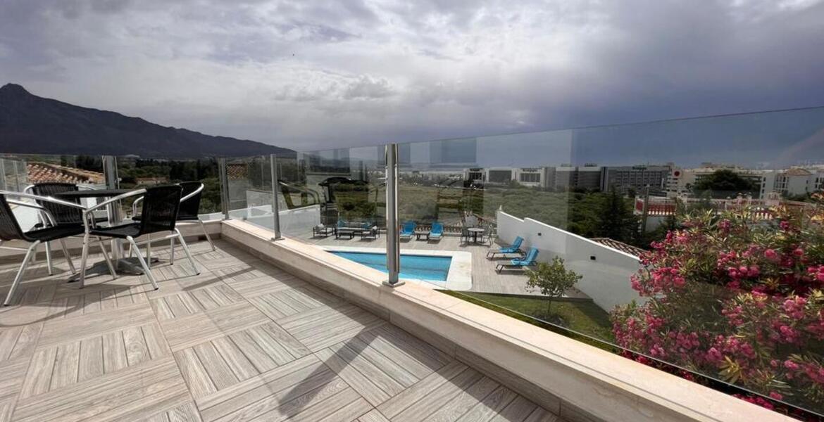 Villa à MARBELLA avec 4 chambres et 4 salles de bain.