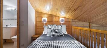 El apartamento es un dúplex ubicado en Courchevel Moriond