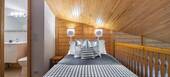 El apartamento es un dúplex ubicado en Courchevel Moriond