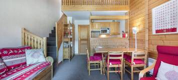 El apartamento es un dúplex ubicado en Courchevel Moriond