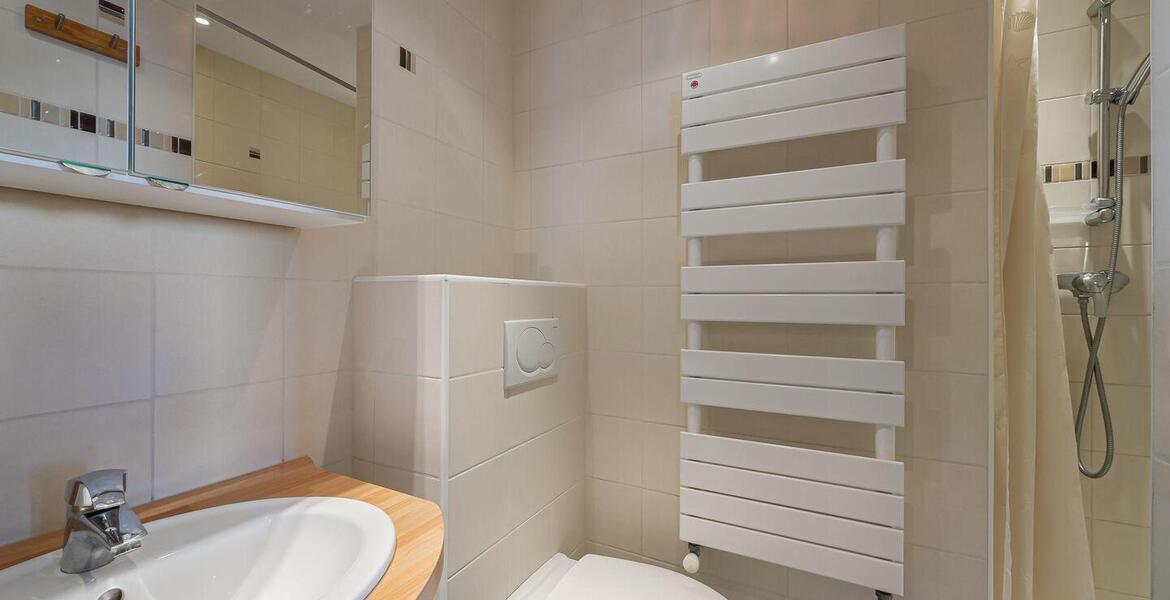 Cet appartement cosy à louer est situé à Courchevel Moriond 