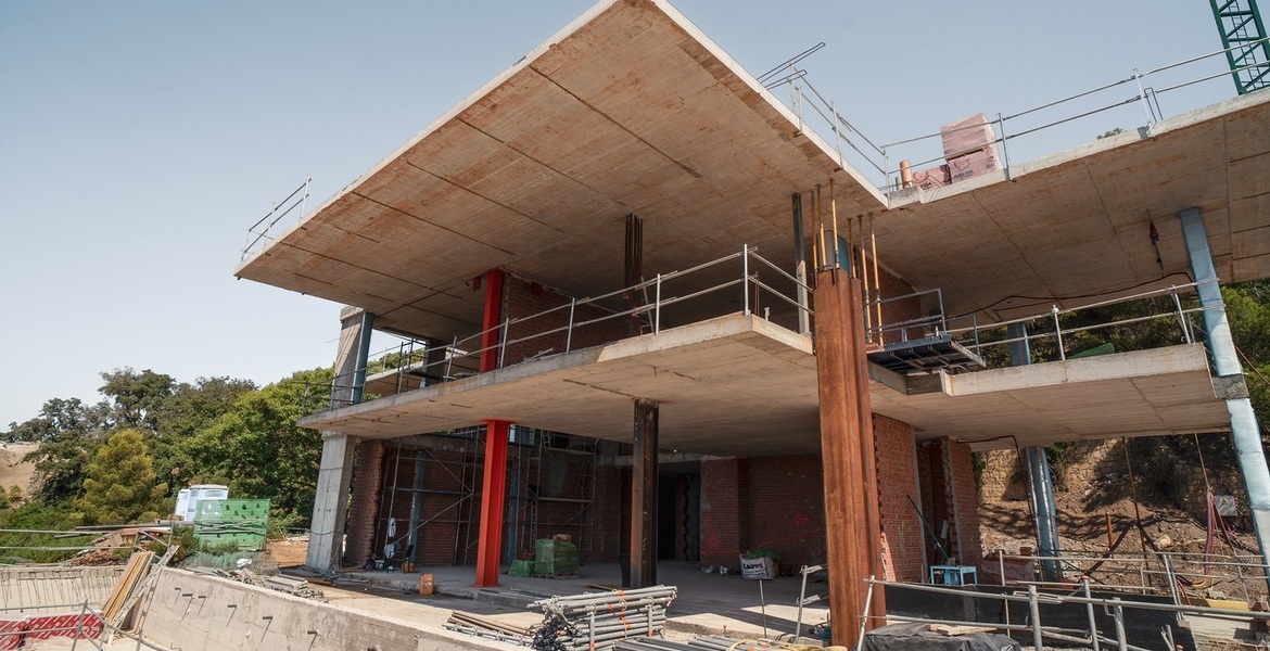 Эксклюзивная роскошная вилла с панорамным видом в Ла Загалет