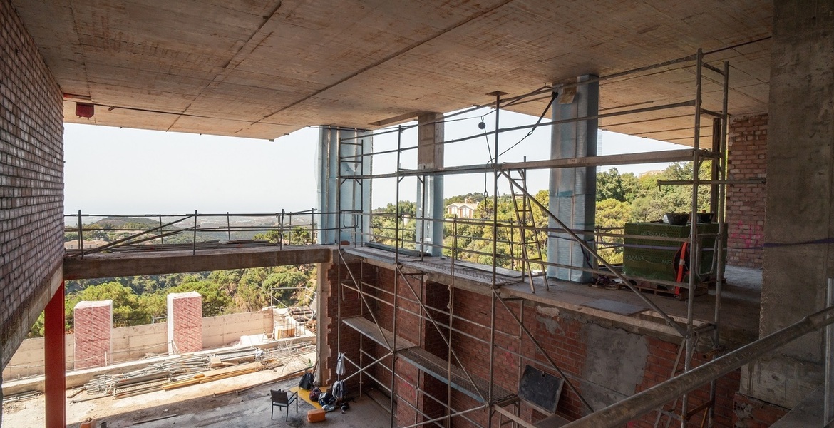 Эксклюзивная роскошная вилла с панорамным видом в Ла Загалет