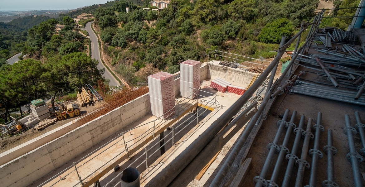 Эксклюзивная роскошная вилла с панорамным видом в Ла Загалет