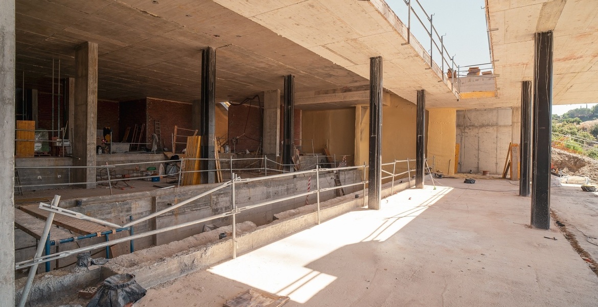 Эксклюзивная роскошная вилла с панорамным видом в Ла Загалет