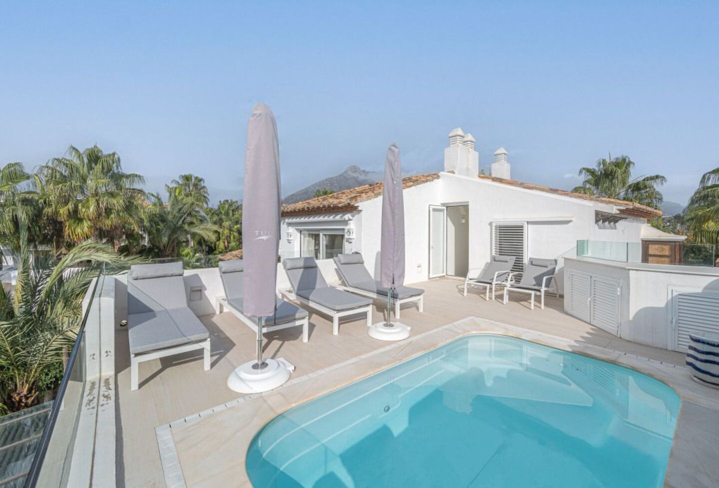Penthouse duplex for rental in Marina Puente Romano