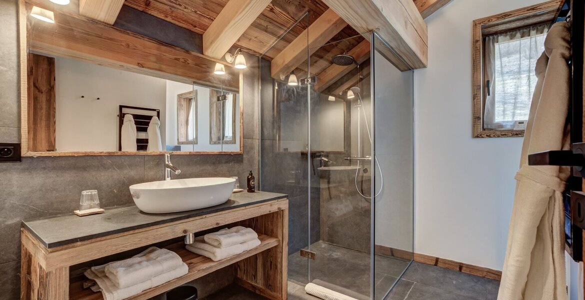 Estamos muy contentos de presentar Chalet . Se trata de un i
