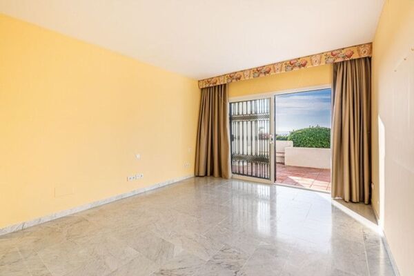 Piso en primera línea de playa en venta en Marina Puente Rom