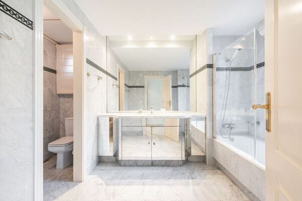Piso en primera línea de playa en venta en Marina Puente Rom