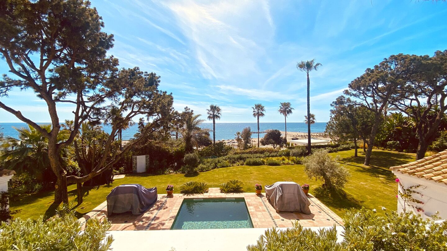 Villa de lujo en alquiler en primera línea de playa marbella