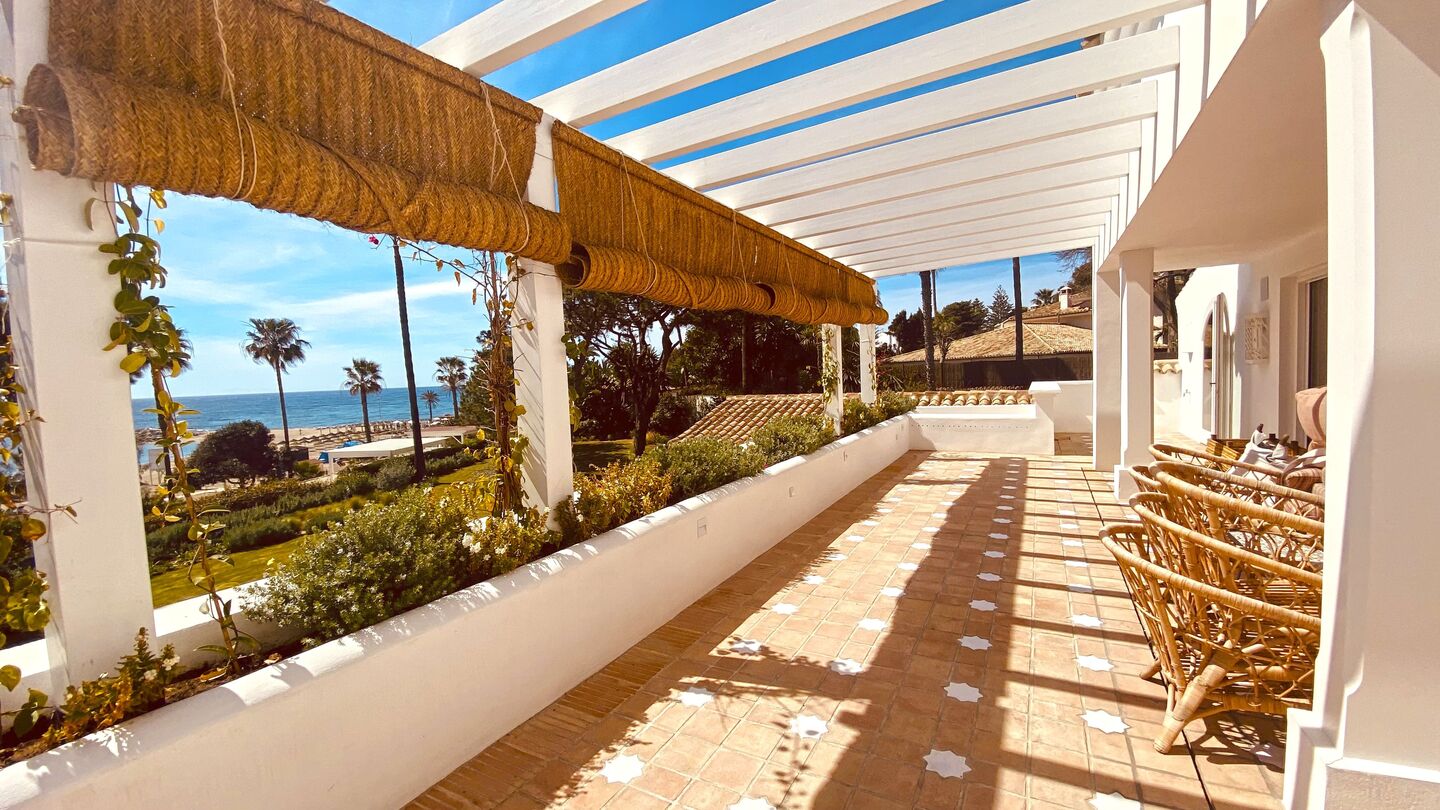 Villa de lujo en alquiler en primera línea de playa marbella