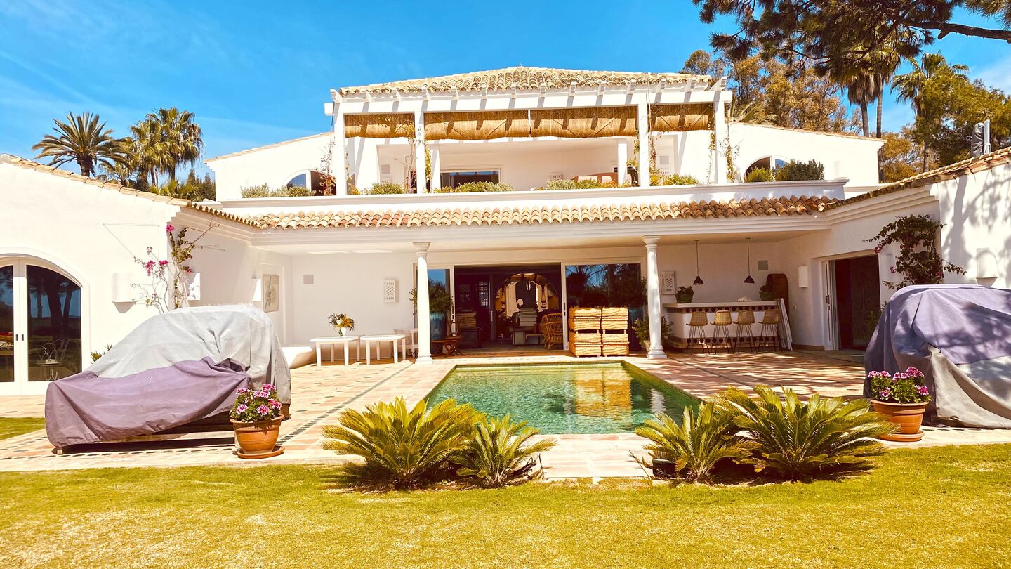 Villa de lujo en alquiler en primera línea de playa marbella