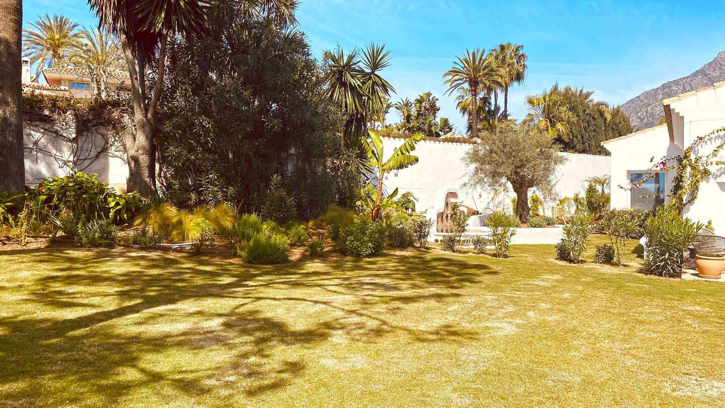 Villa de lujo en alquiler en primera línea de playa marbella