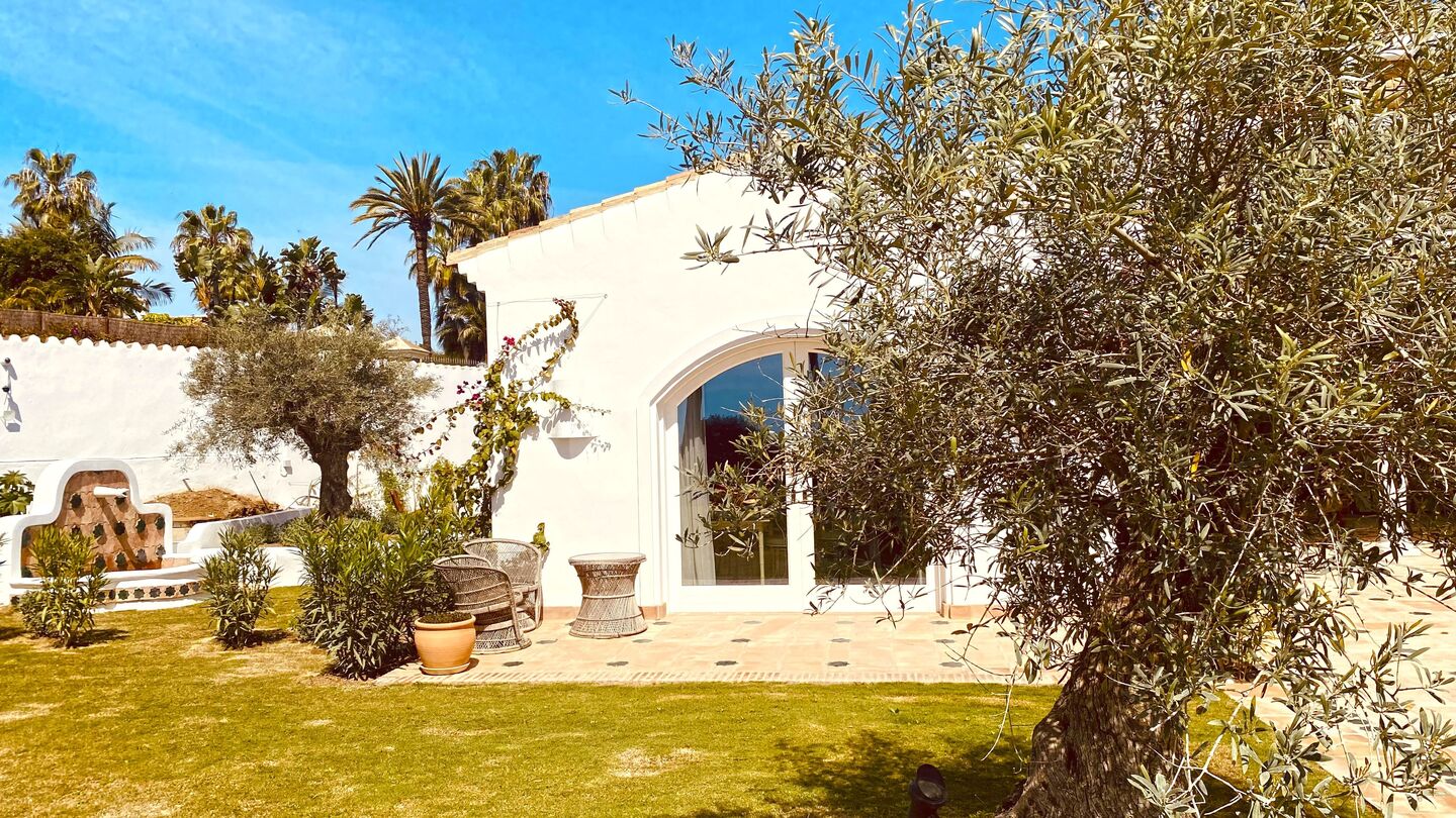 Villa de lujo en alquiler en primera línea de playa marbella