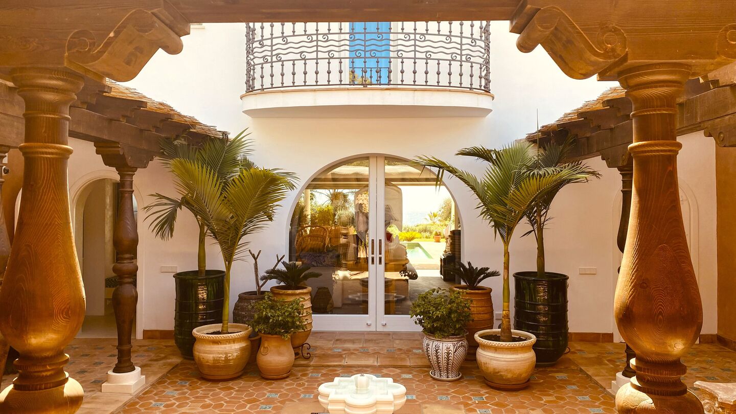 Villa de lujo en alquiler en primera línea de playa marbella