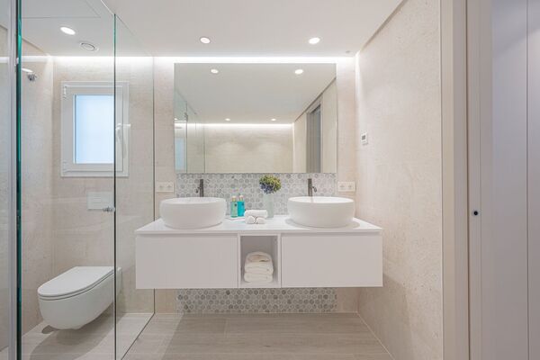 Un elegante apartamento de tres dormitorios en la planta baj