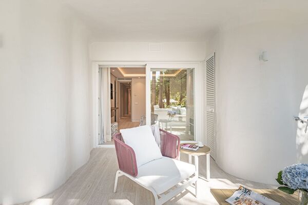 Un elegante apartamento de tres dormitorios en la planta baj