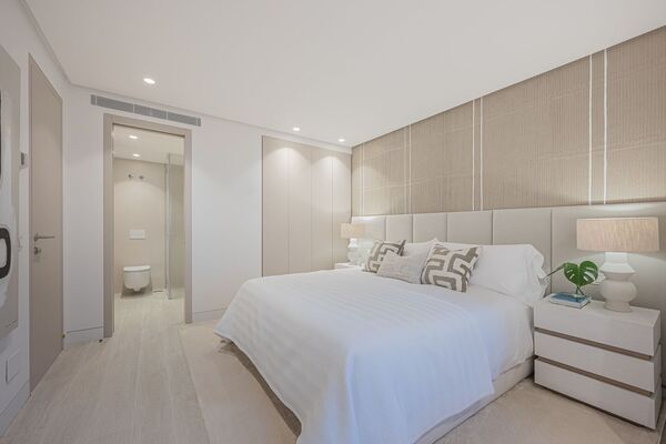 Un elegante apartamento de tres dormitorios en la planta baj