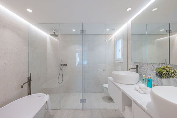 Un elegante apartamento de tres dormitorios en la planta baj