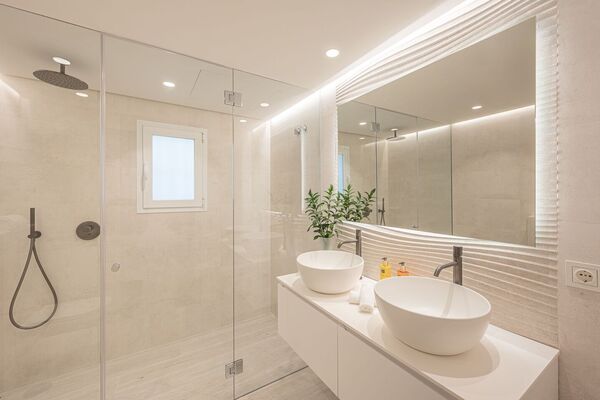 Un elegante apartamento de tres dormitorios en la planta baj